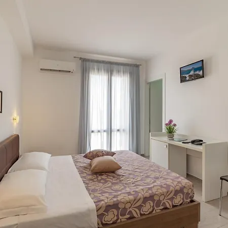Sikania Hotel 3*