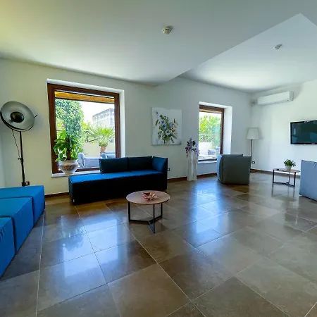 Sikania 산비토로카포